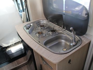 Bürstner BUT569 Nexxo T569 | Vast Bed | Kleine Camper| Elektrische Trap| Douche|